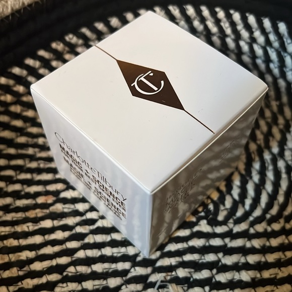Magic Water Cream 1.6 Charlotte Tilbury Gel Moisturizer NIB New full size w box - Picture 4 of 5